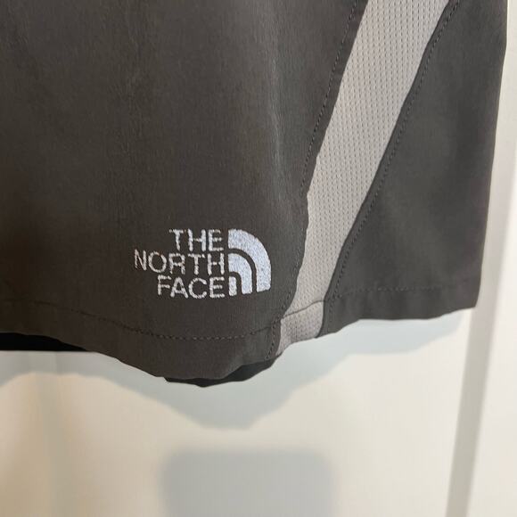 The North Face Men’s Flashdry Running Shorts Athletic Grey measures 32x7” - Picture 3 of 12